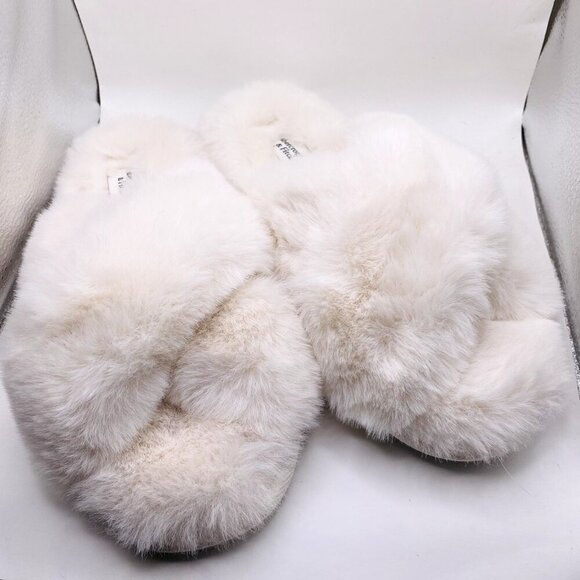 Abercrombie & Fitch White Faux Fur Slip On Open Toe Slippers M/L NWOT New - Picture 1 of 4